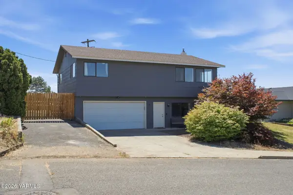 603 Blossom Ln, Zillah, WA 98953