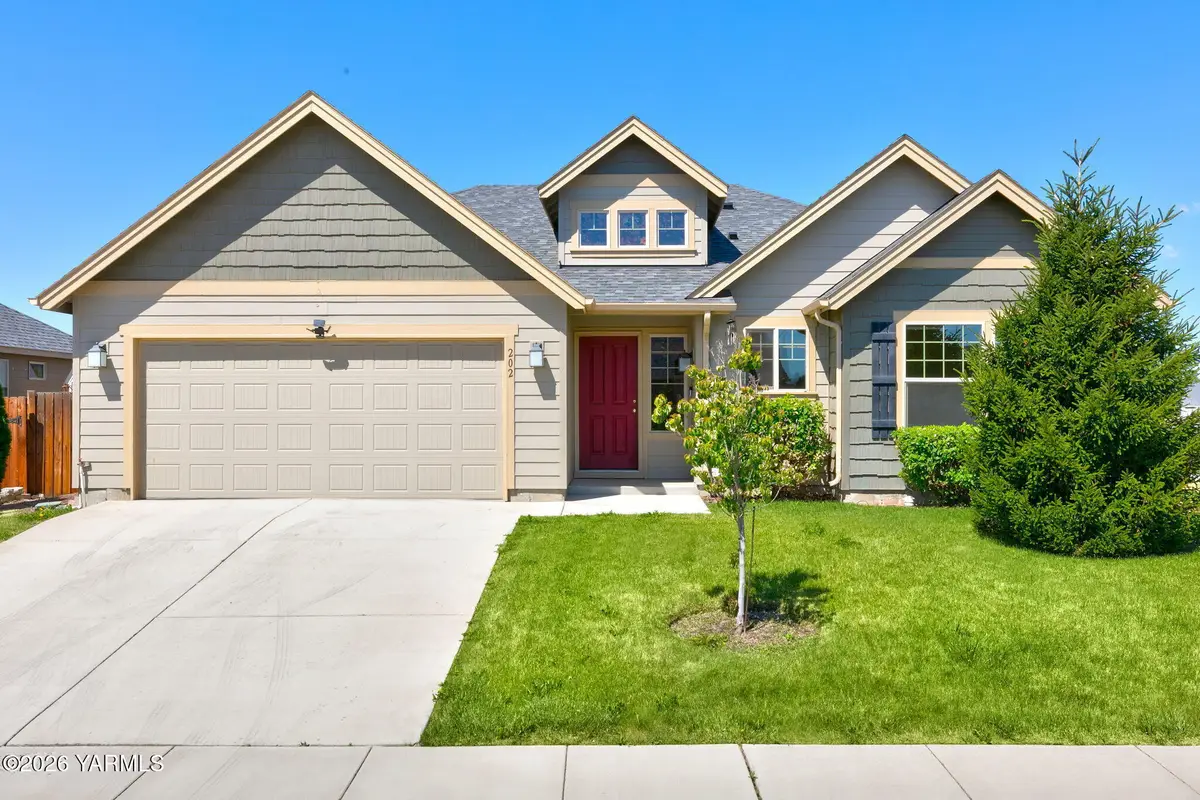 202 Golding St, Moxee, WA 98936 - #1