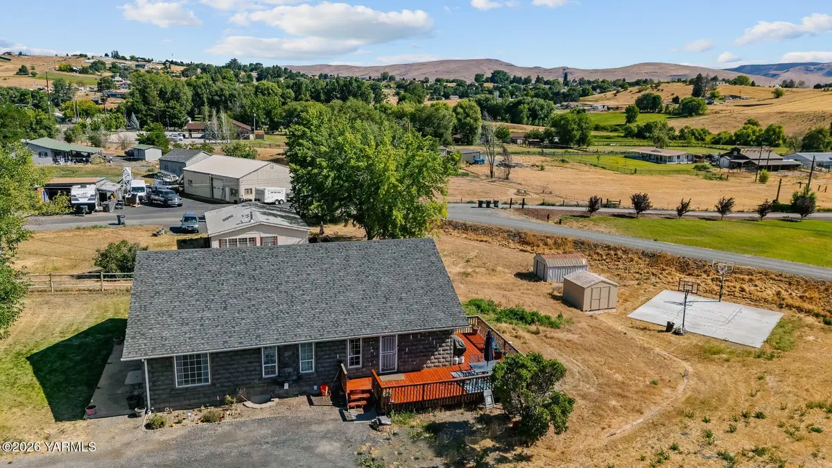1761 Selah Loop Rd, Selah, WA 98942 - #1