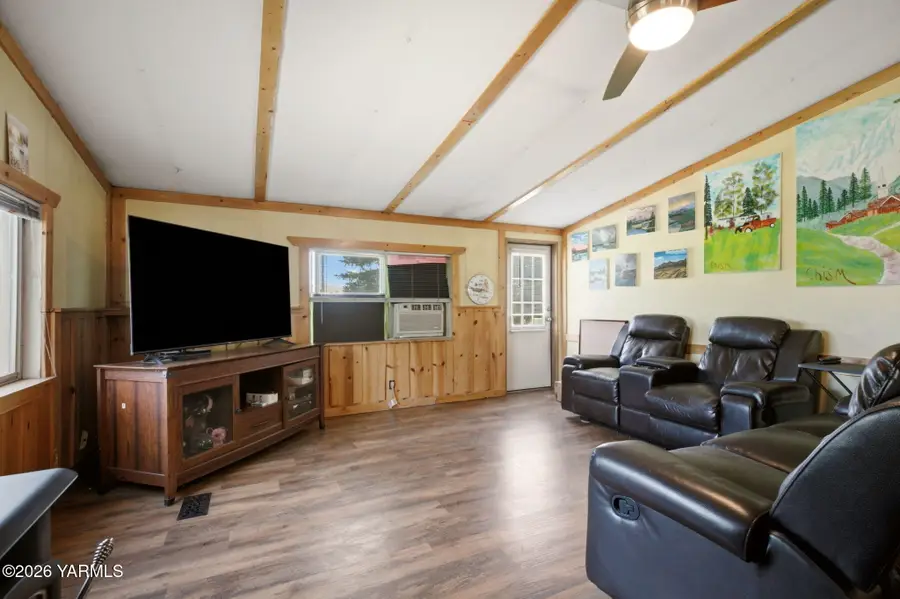 15142 Fisk Rd, Yakima, WA 98908 - #2