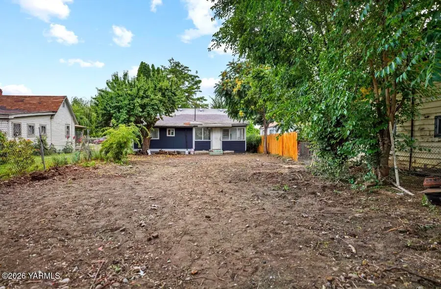 303 S 7th St, Yakima, WA 98901 - #2