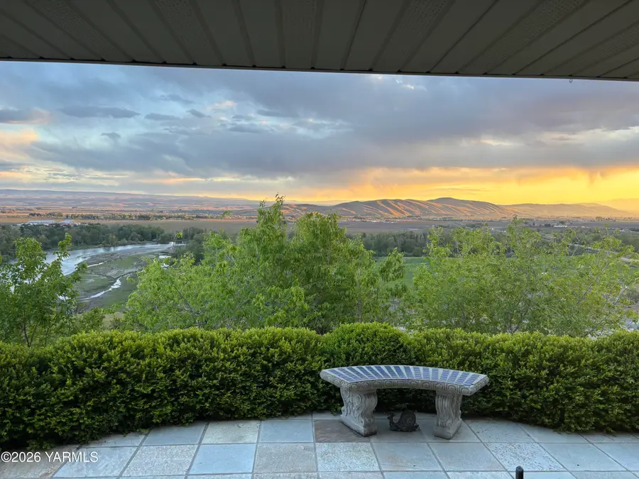 1106 Eagle Nest Dr, Granger, WA 98932 - #2