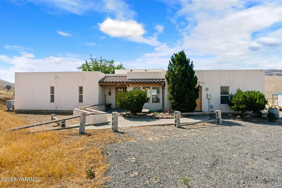 723 Burbank Creek Rd, Yakima, WA 98901 - #2