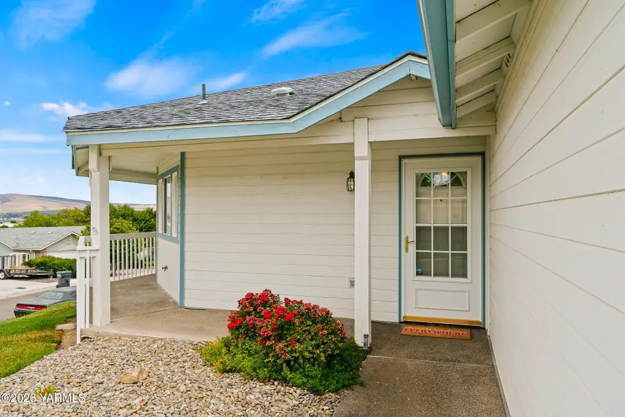 801 S 4th Street Lp, Selah, WA 98942 - #3