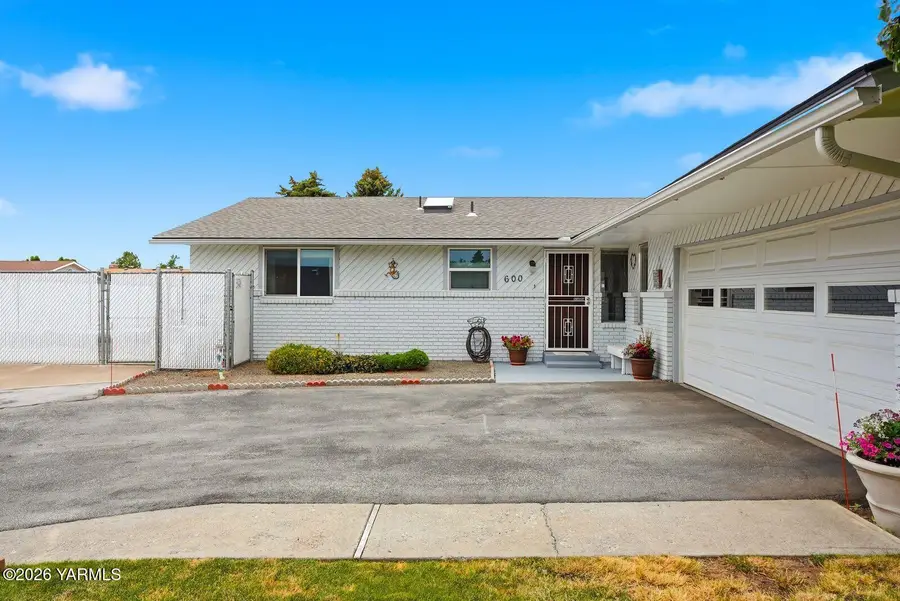 600 S 69th Ave, Yakima, WA 98908 - #3