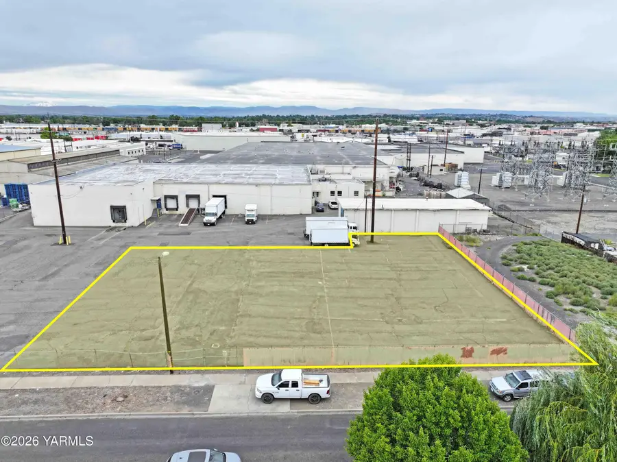 911 S 3rd St, Yakima, WA 98901 - #2