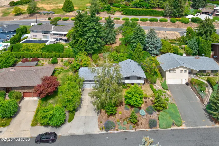 910 Carriage Hill Dr, Yakima, WA 98908 - #3