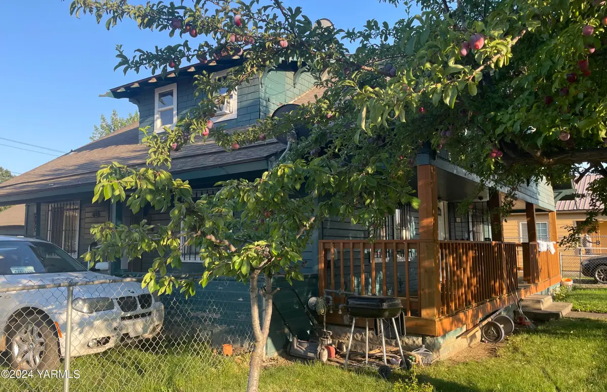 703 S 6th St, Yakima, WA 98901 - #1