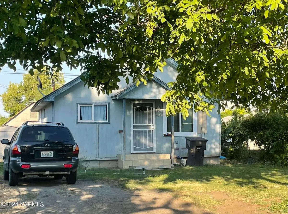 703 S 7th St, Yakima, WA 98901 - #1