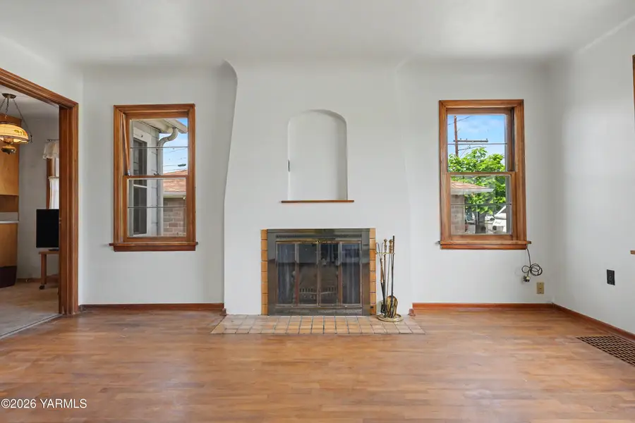 308 W Viola Ave, Yakima, WA 98902 - #3