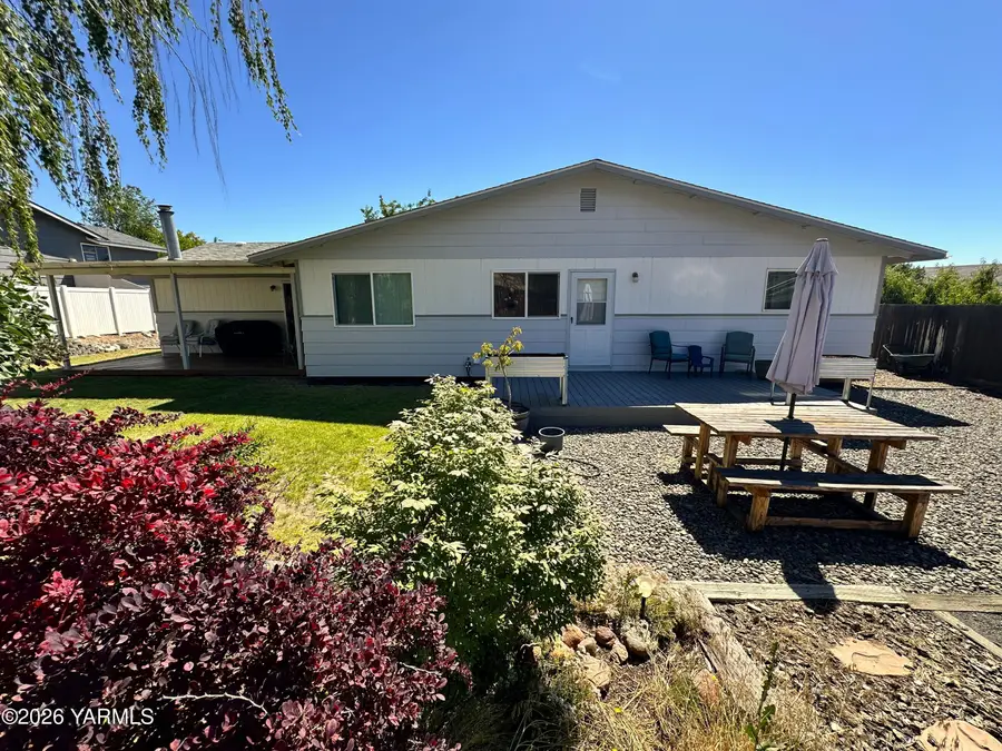 801 N 4th St, Selah, WA 98942 - #2