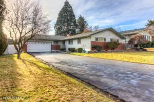 5002 Douglas Dr, Yakima, WA 98908