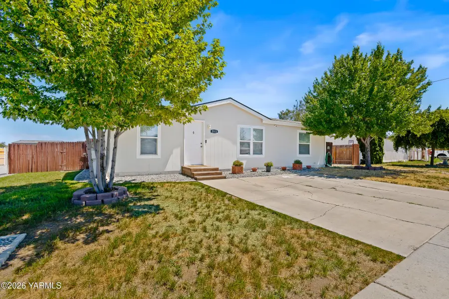 2113 S 61st Ave, Yakima, WA 98903 - #3
