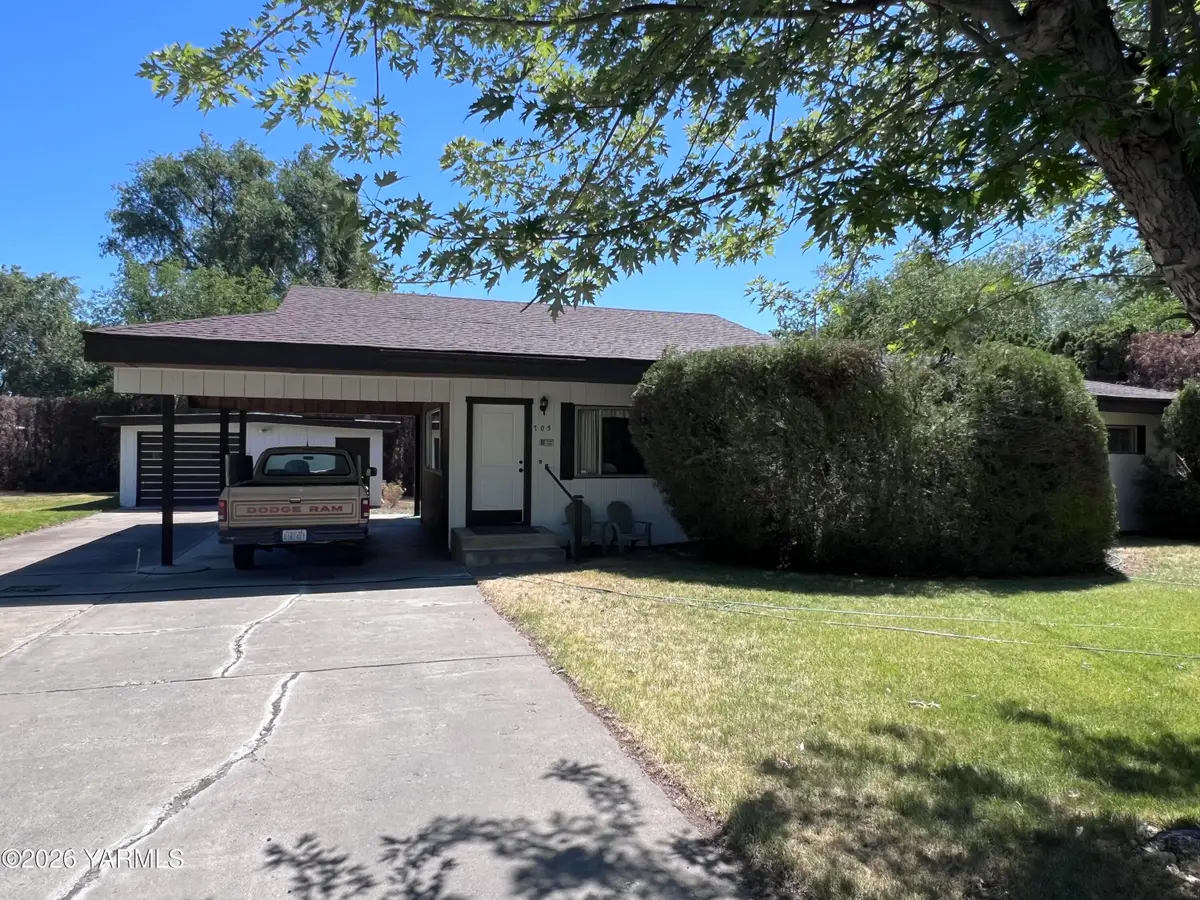 705 N 24th Ave, Yakima, WA 98902 - #1