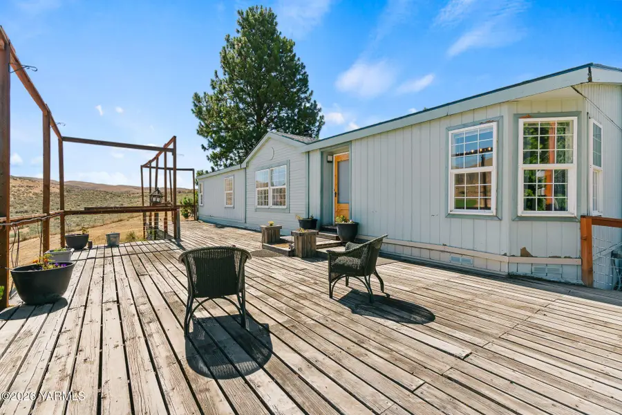 14190 N Wenas Rd, Selah, WA 98942 - #3