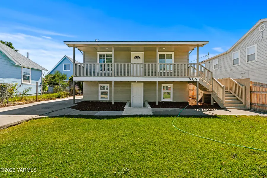 909 N 10th Ave, Yakima, WA 98902 - #2