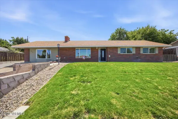 933 Vine Ave, Sunnyside, WA 98944