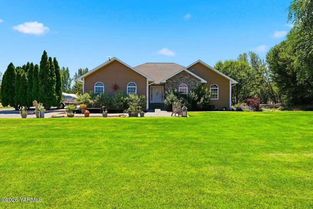 3400 Naches Tieton Rd, Tieton, WA 98947 - #1
