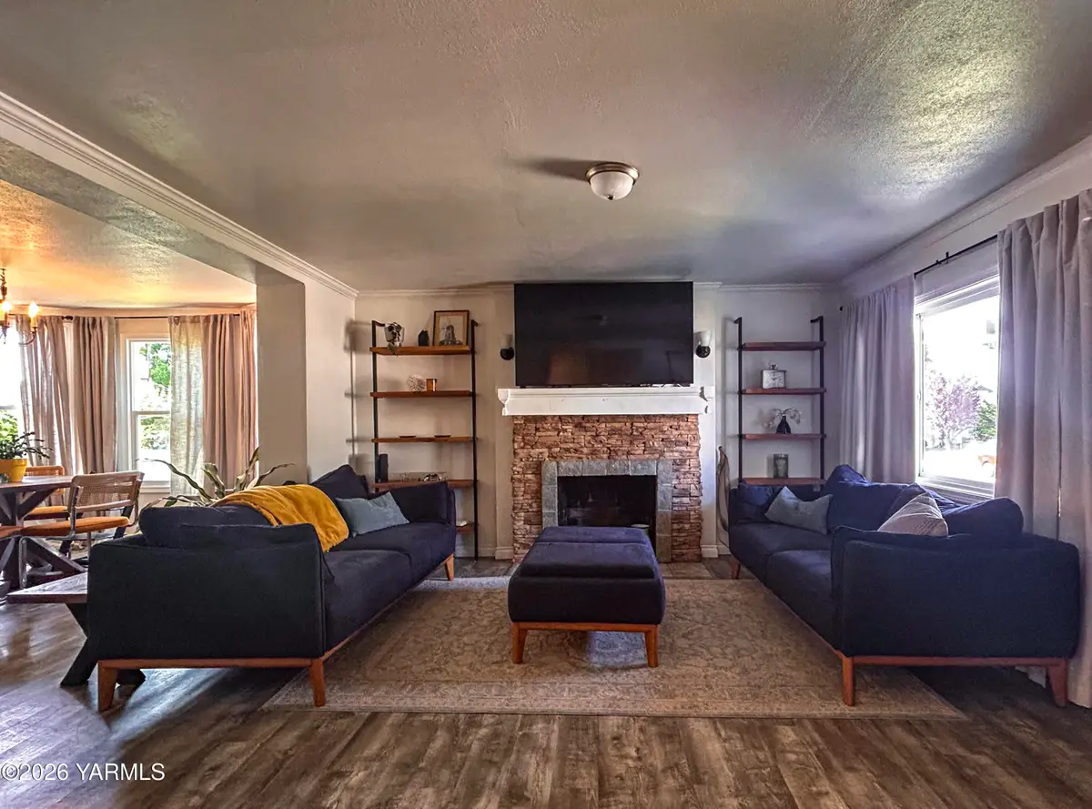 409 S 18th Ave, Yakima, WA 98902 - #1