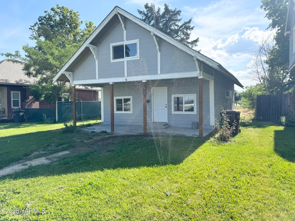406 S 7th Ave, Yakima, WA 98902 - #1