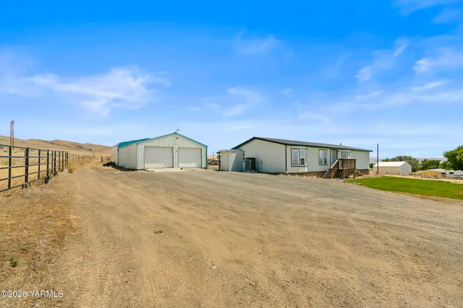 1031 Cabin Ln, Selah, WA 98942 - #2