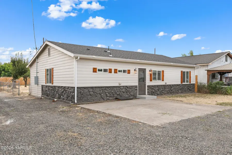 111 S H St, Toppenish, WA 98948 - #3