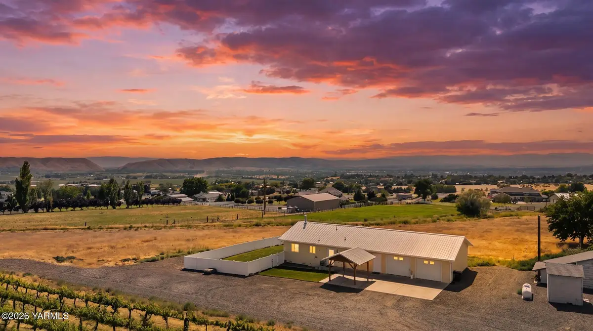 7632 Roza Hill Dr, Yakima, WA 98901 - #1