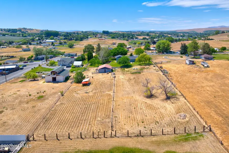 281 Gore Rd, Selah, WA 98942 - #3