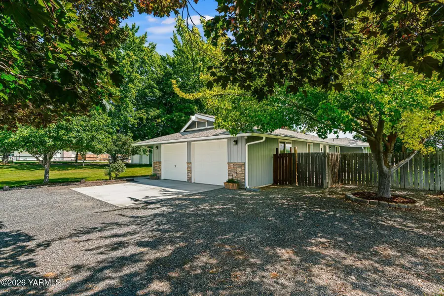 61 N Johnson Rd, Selah, WA 98942 - #2