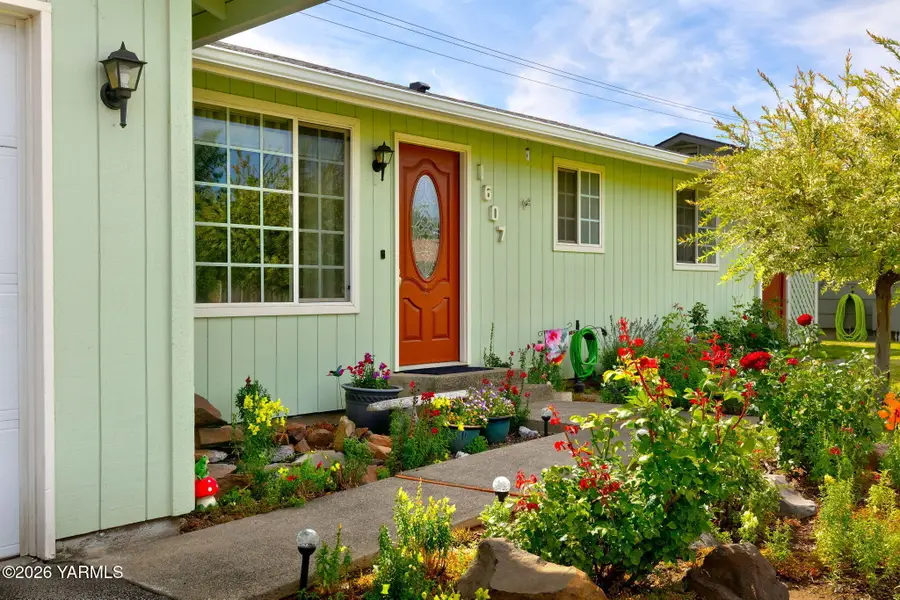 1607 Valley West Ave, Yakima, WA 98908 - #3