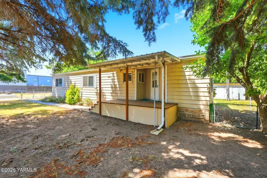 111 Hadley Dr, Yakima, WA 98908 - #3