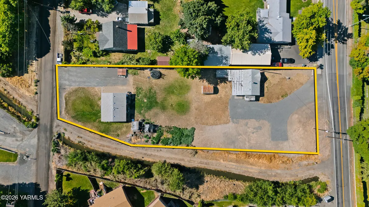 207 N 33rd St, Yakima, WA 98901 - #1