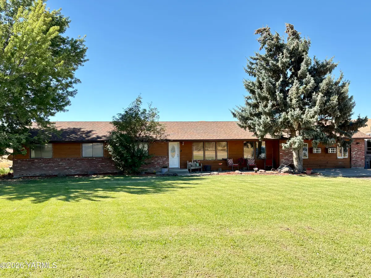 660 Rodman Rd, Selah, WA 98942 - #1