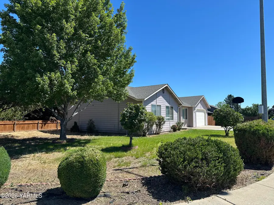 2717 Tahoma Ave, Yakima, WA 98903 - #3