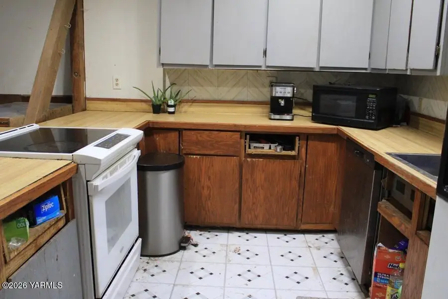 351 Burbank Creek Rd, Yakima, WA 98901 - #2