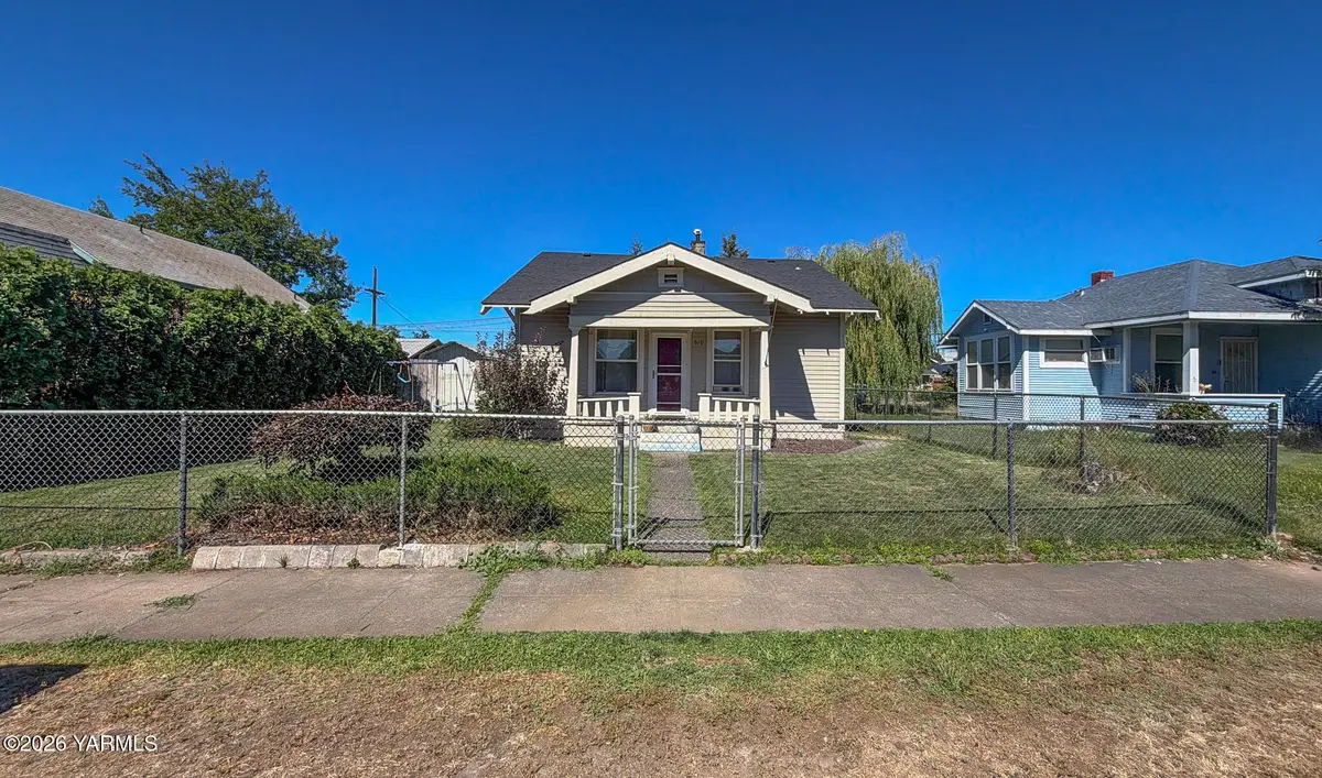 610 S 10th Ave, Yakima, WA 98902 - #1
