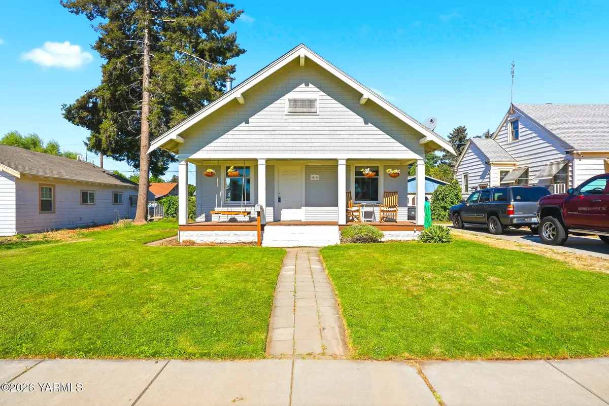 414 S 14th Ave, Yakima, WA 98902 - #1
