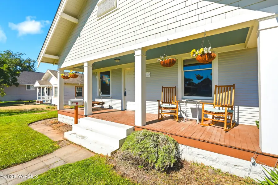 414 S 14th Ave, Yakima, WA 98902 - #2