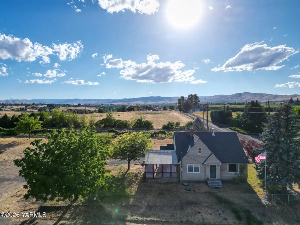 724 Ghormley Rd, Yakima, WA 98908 - #1