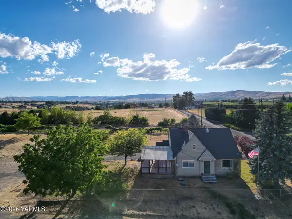 724 Ghormley Rd, Yakima, WA 98908