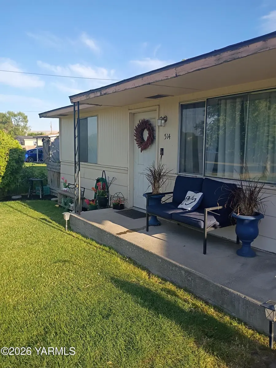 514 Cedar St, Mabton, WA 98935 - #2