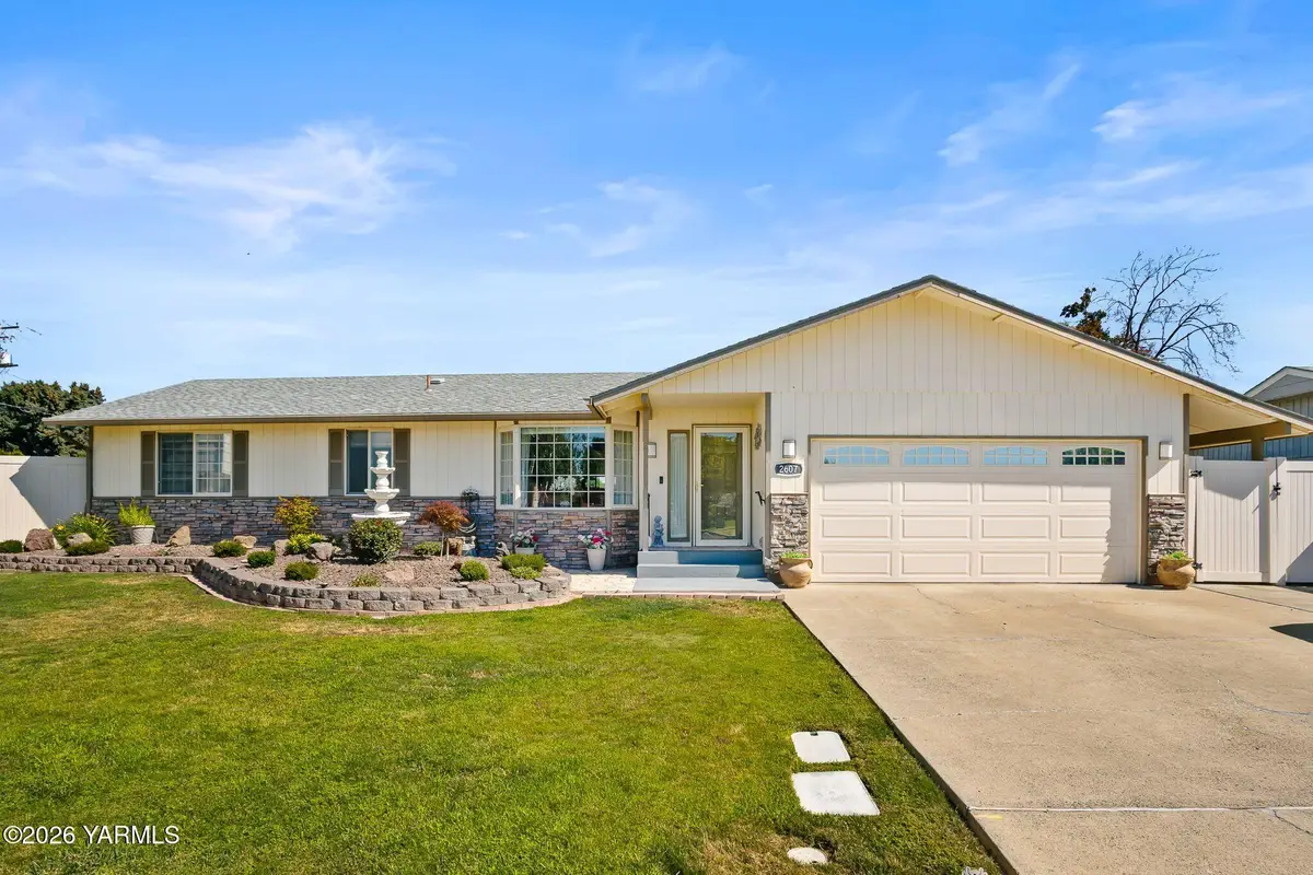 2607 W Viola Ave, Yakima, WA 98902 - #1