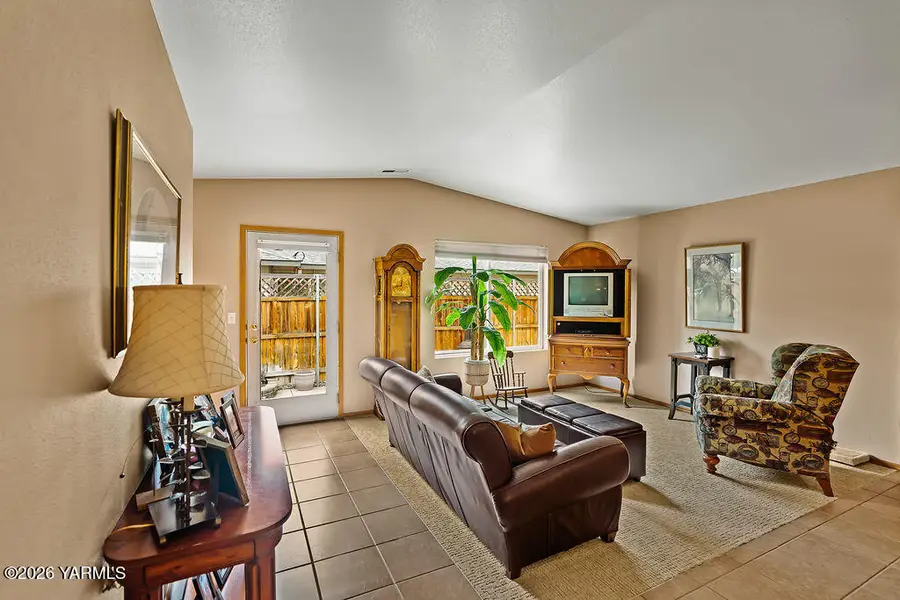 1307 S 75th Ave #1, Yakima, WA 98908 - #3