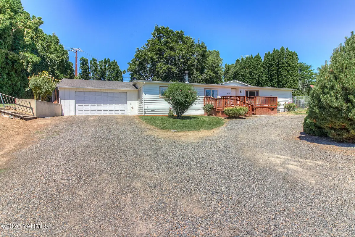 1207 Pollock Ave, Zillah, WA 98953 - #1