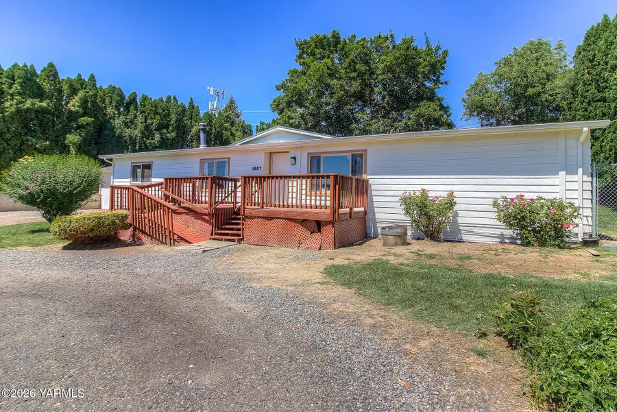 1207 Pollock Ave, Zillah, WA 98953 - #2