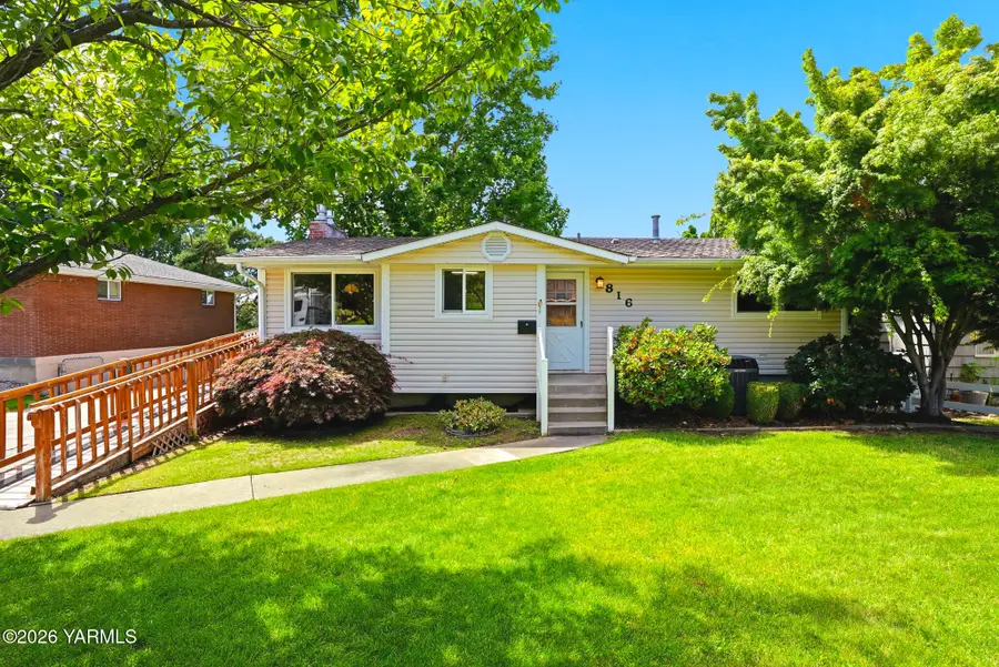 816 S 35th Ave, Yakima, WA 98902 - #2