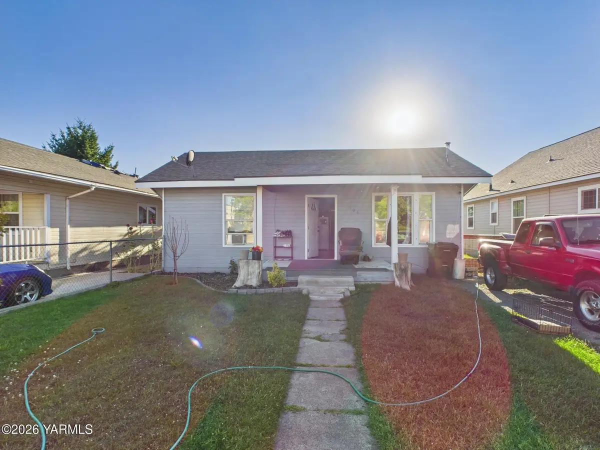 708 S 8th St, Yakima, WA 98901 - #1