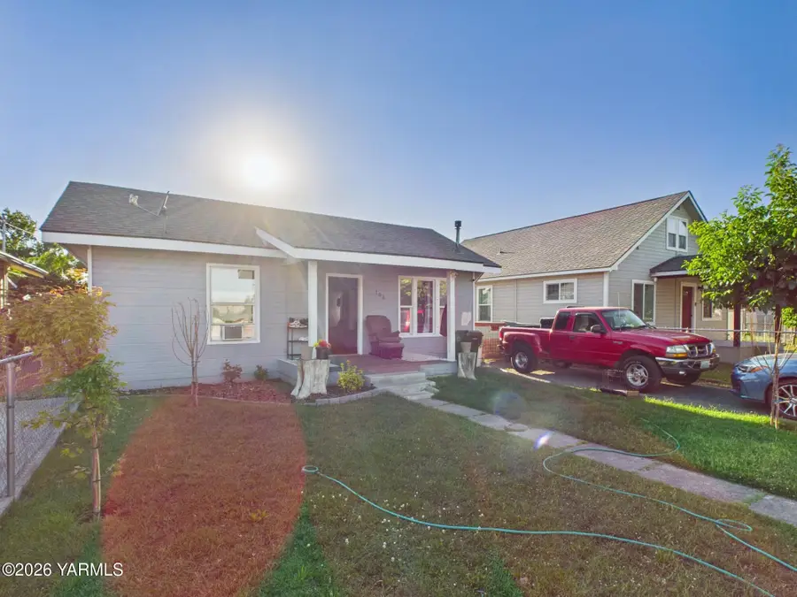 708 S 8th St, Yakima, WA 98901 - #2