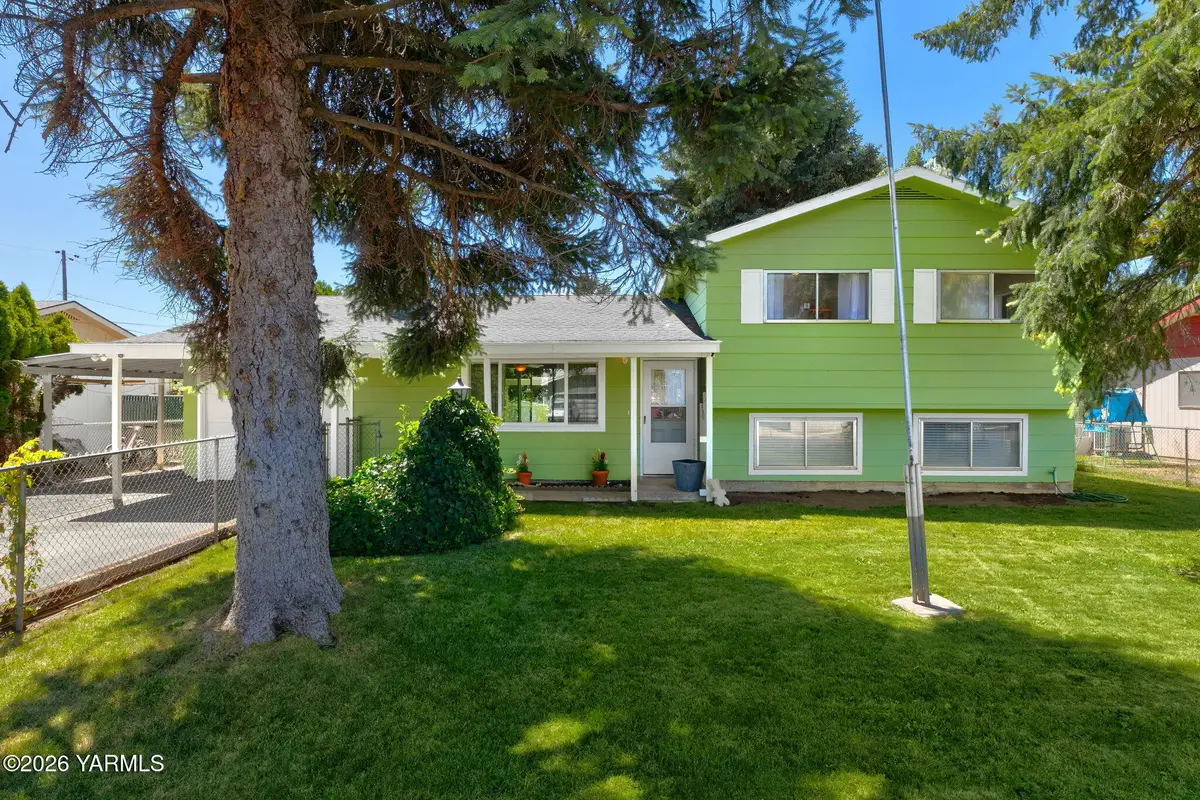 6804 W Prasch Ave, Yakima, WA 98908 - #1