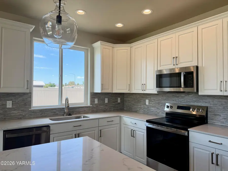 5914 Crestfields Rd, Yakima, WA 98903 - #3